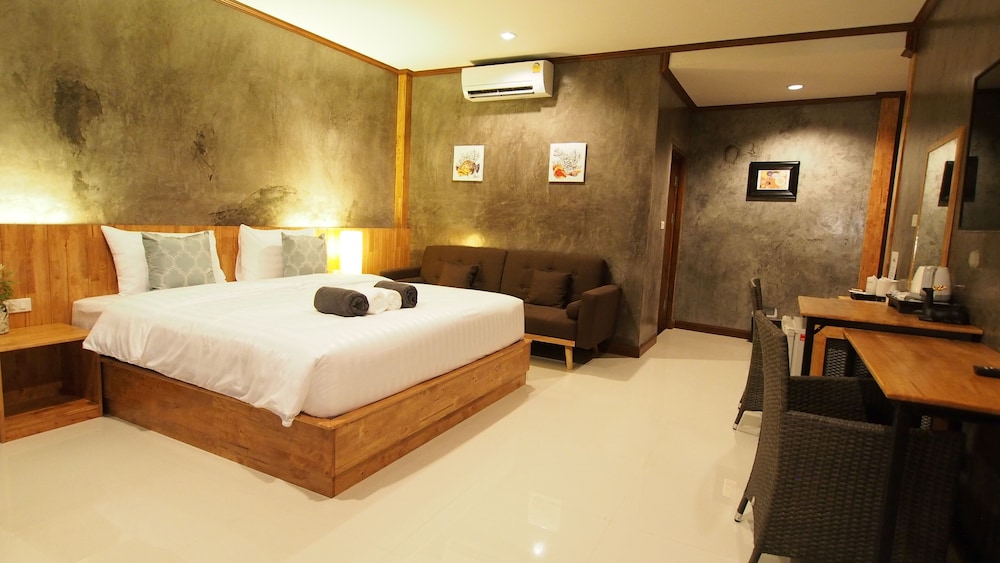 Deluxe Double Room, Bathtub, Pool View - Photo 7