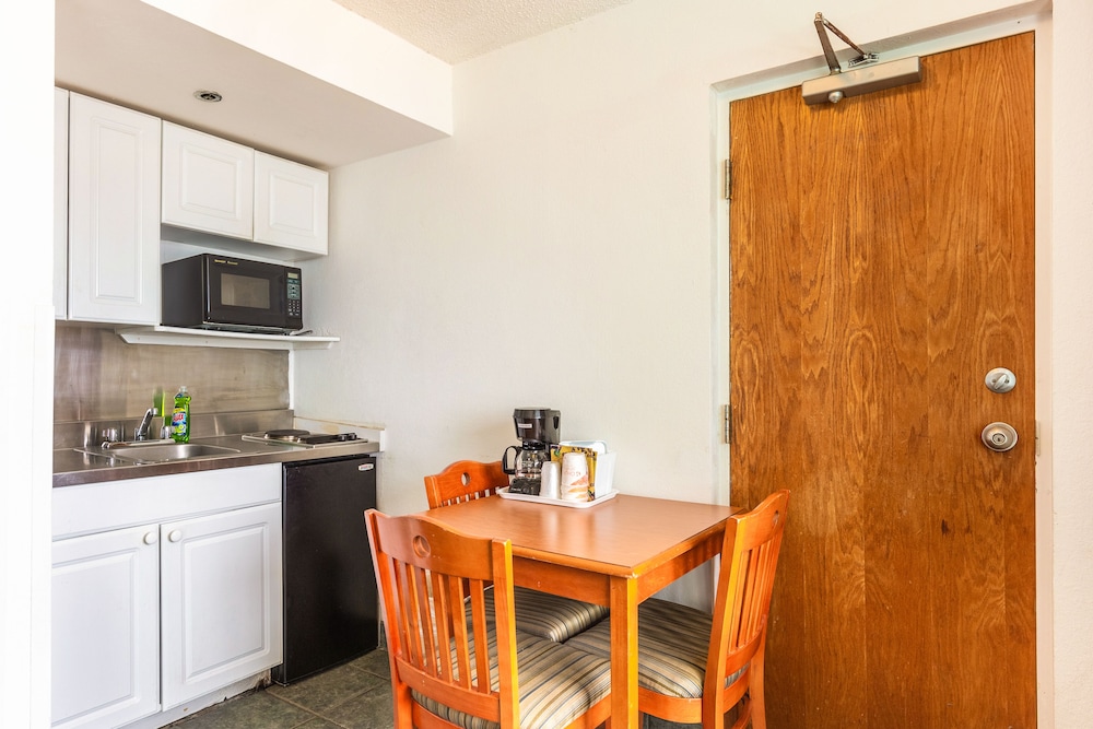 Standard Double Room, 2 Double Beds, Kitchenette, Ocean View - Photo 3