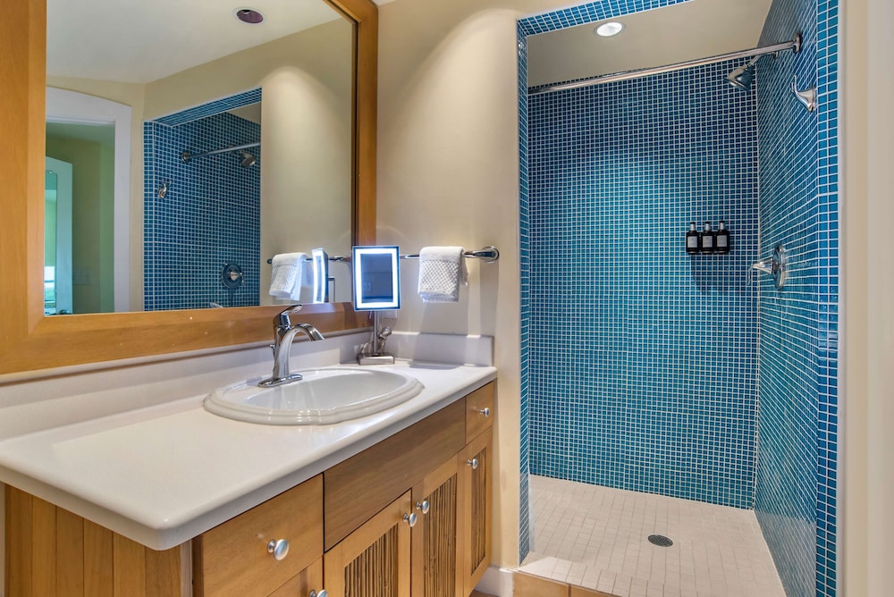 1 BEDROOM 1 KING SUITE 2 BATH W/ BALCONY - Photo 7