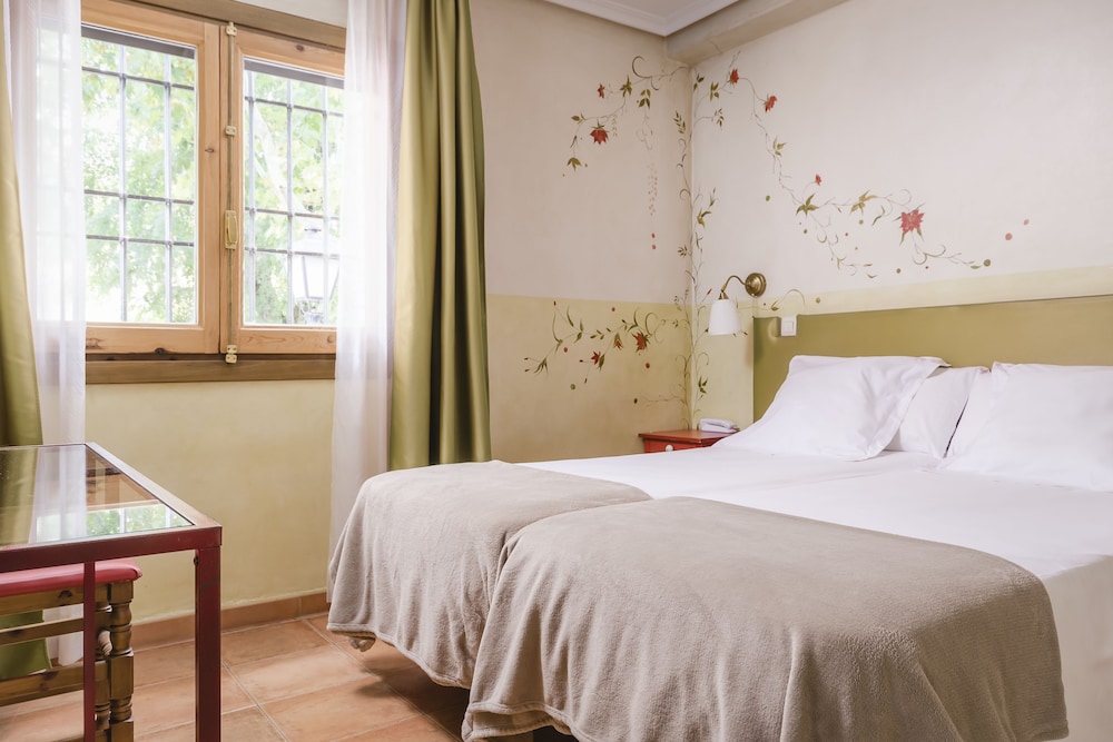 Double Room - Photo 14