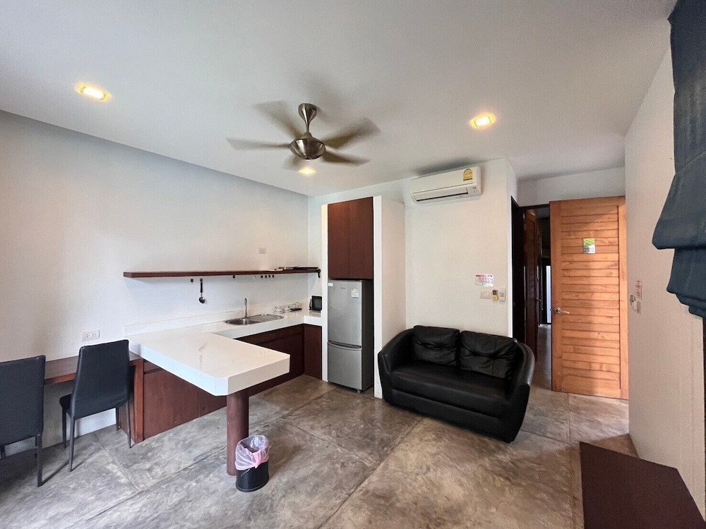 One Bed Suite Room - Photo 3