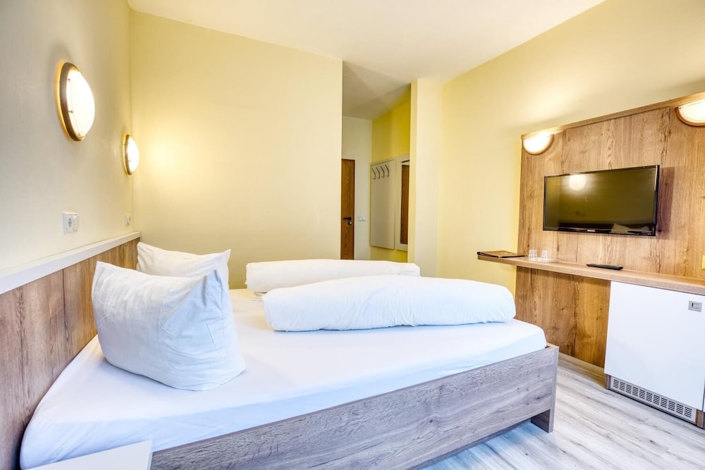 Traditional Double Room, Accessible photo 3