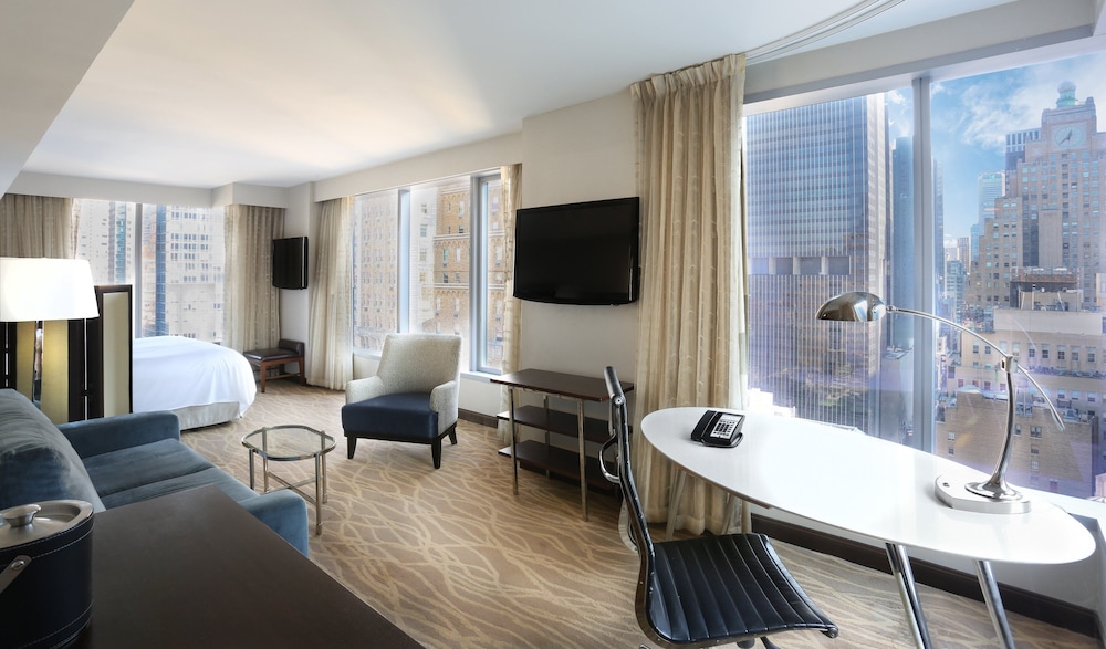 Junior Suite, 1 King Bed (Skyline View)