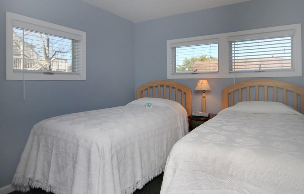 Deluxe Suite, 2 Bedrooms, Non Smoking (232- 1Q/2Twin/Living/Dining Room/Kitchen Non-OV)