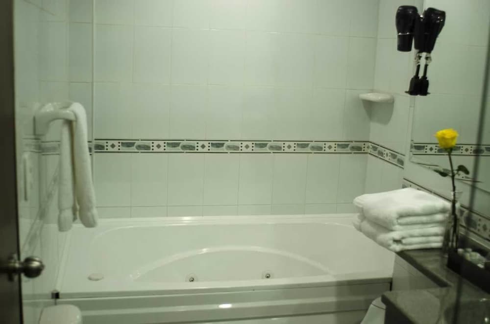Suite, Jetted Tub photo 3