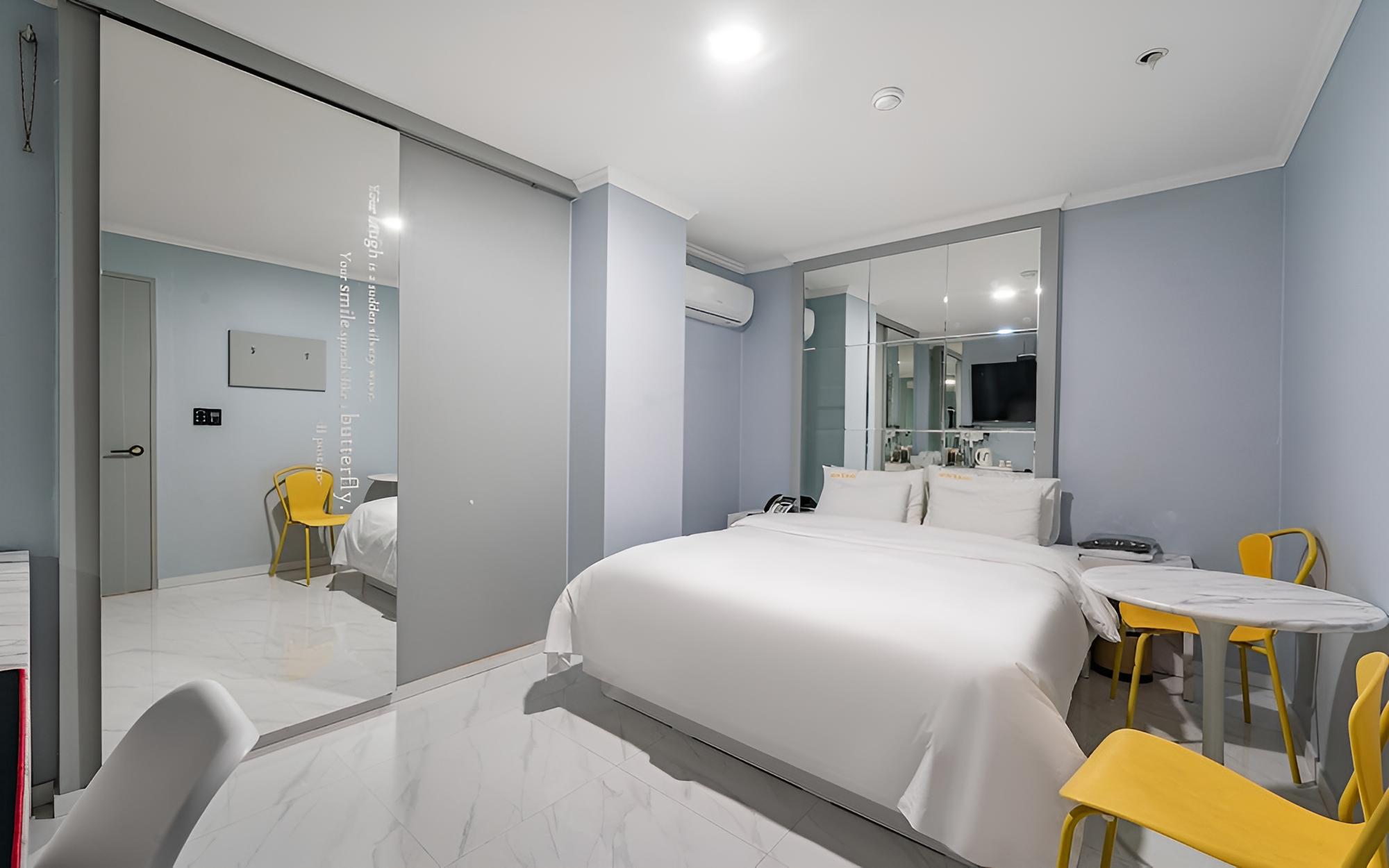 Room (General room (Smart TV Netflix/YouTub) - Photo 1