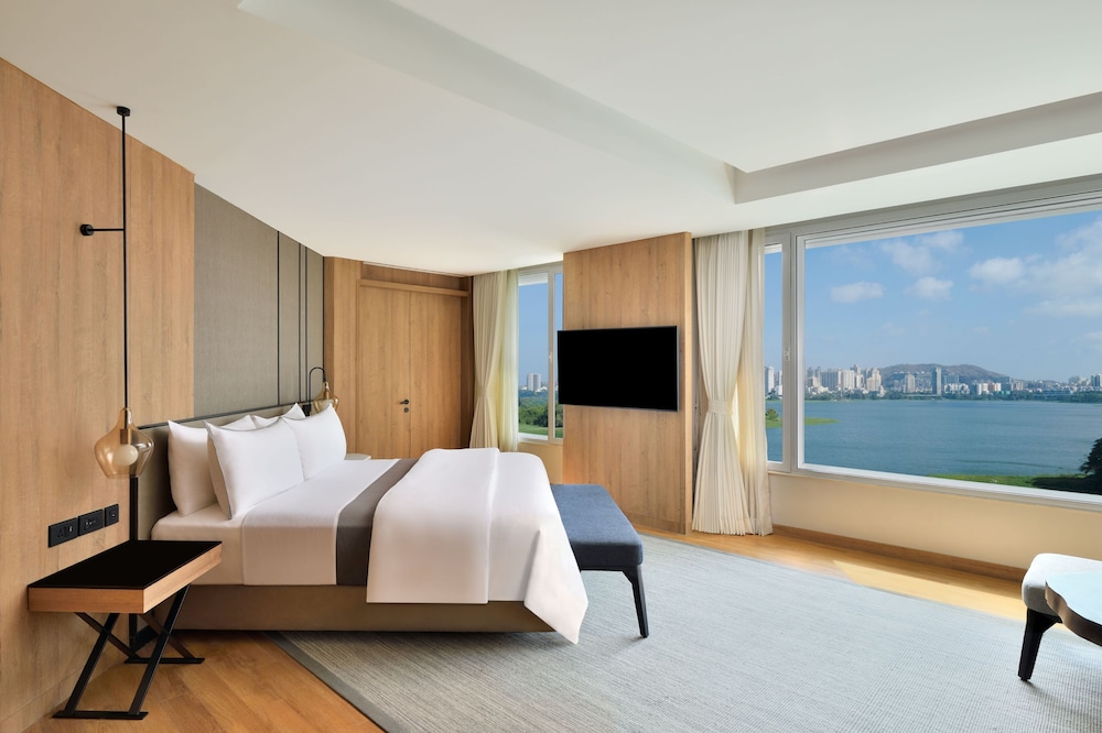 Presidential Suite, 1 King Bed, Lake View