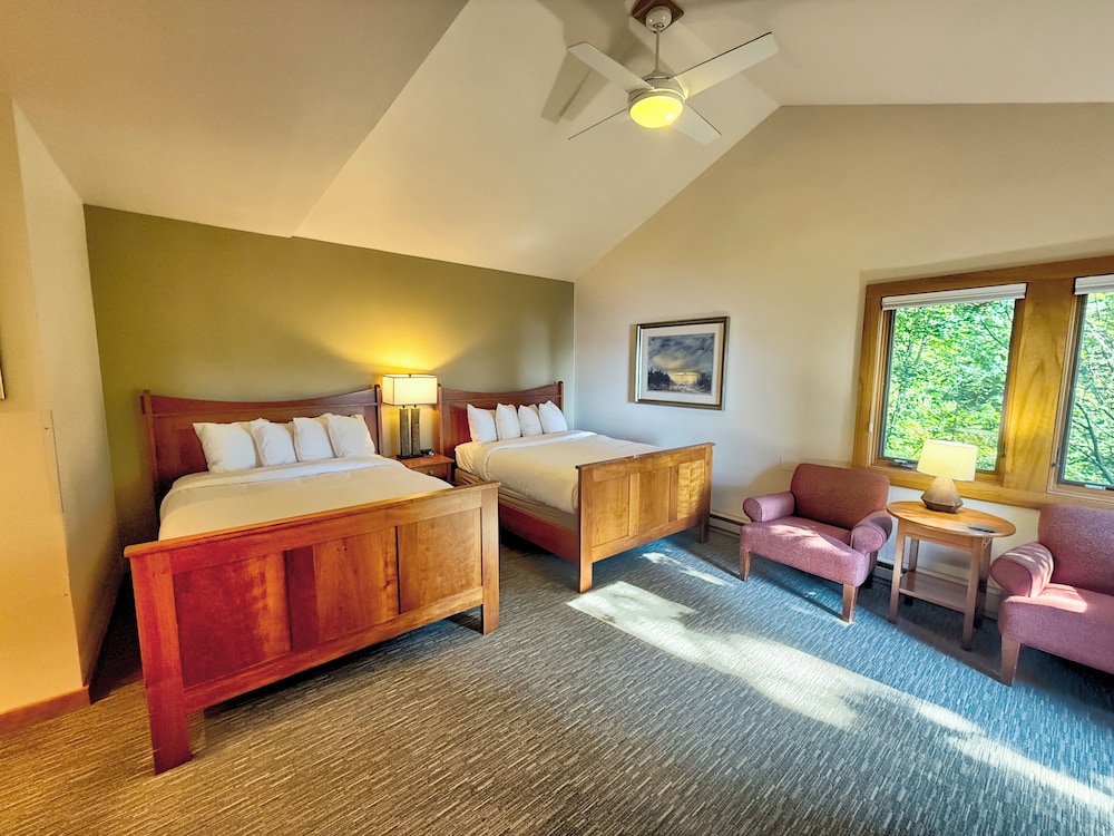 Quadruple Room (Lakefront Double Guestroom) photo 3