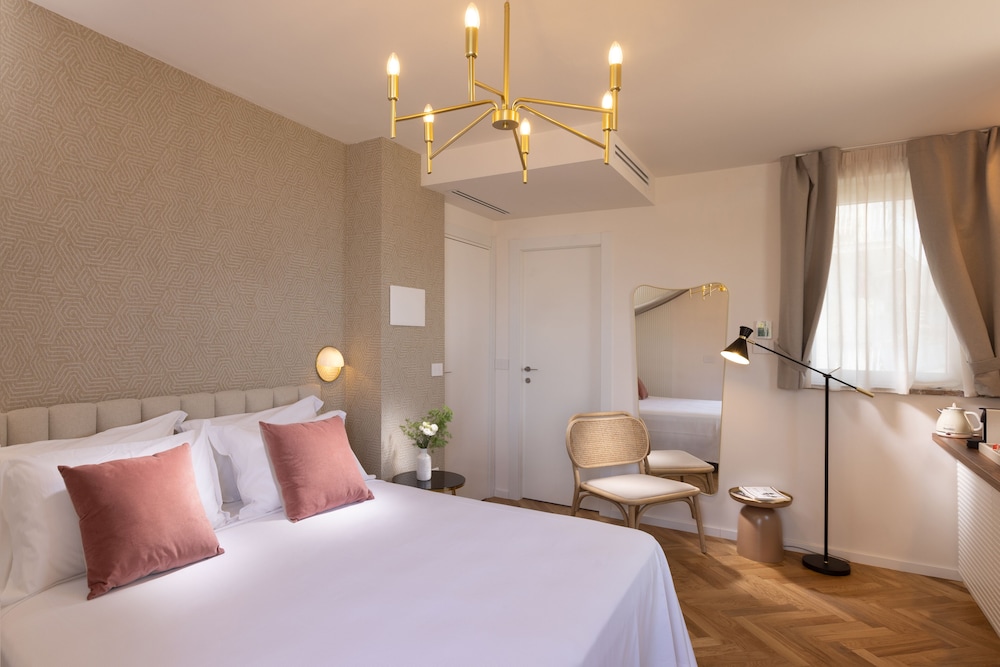 Deluxe Double Room, 1 King Bed, Sea View