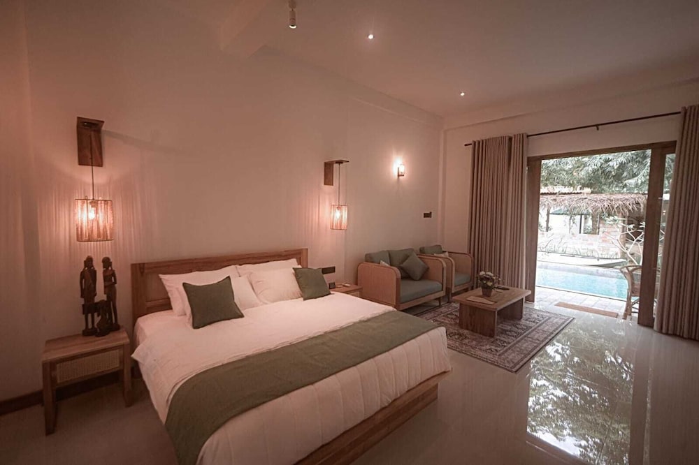 Deluxe Room, Pool View photo 3