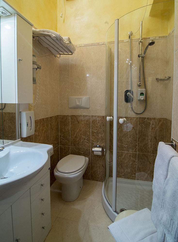 Economy Room - Photo 3