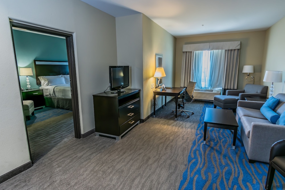 Suite, Multiple Beds (Additional Living Area) - Photo 5