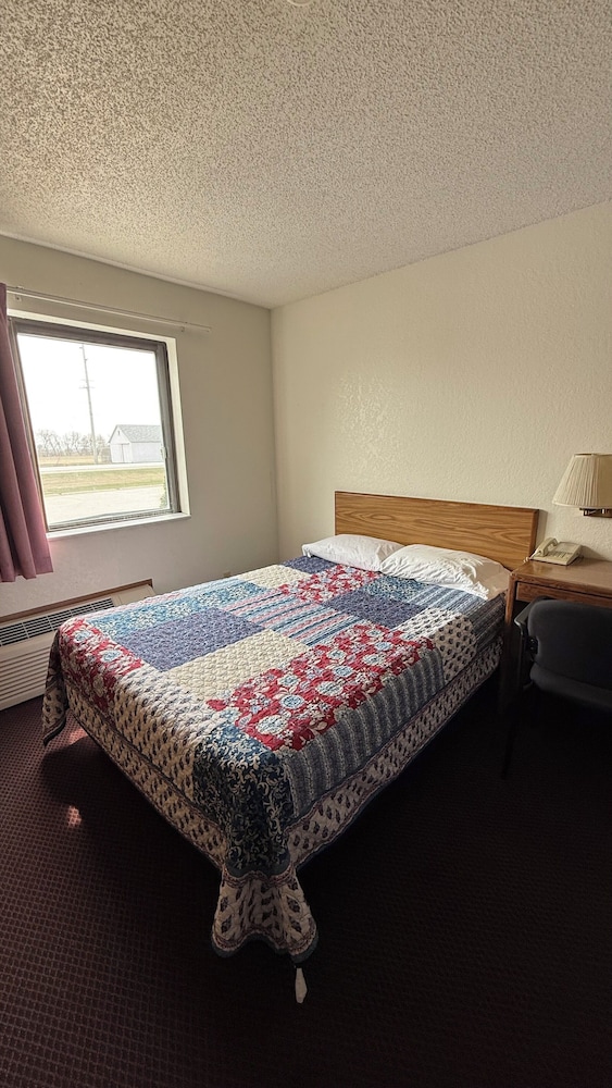 Standard Room, 1 Queen Bed, Smoking photo 1