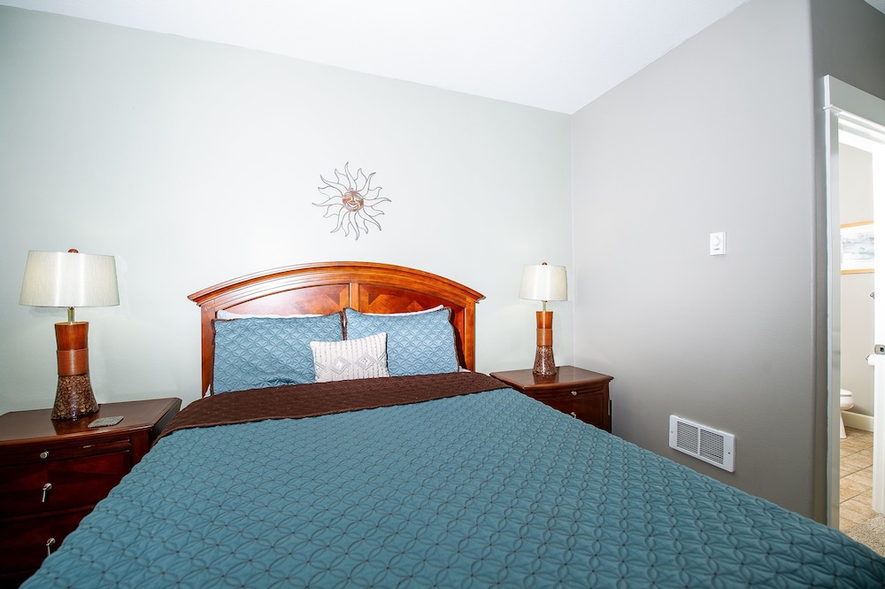 Condo, 2 Bedrooms, Ocean View, Beachfront photo 1