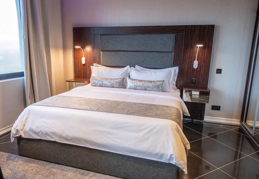 Penthouse, 1 King Bed photo 3