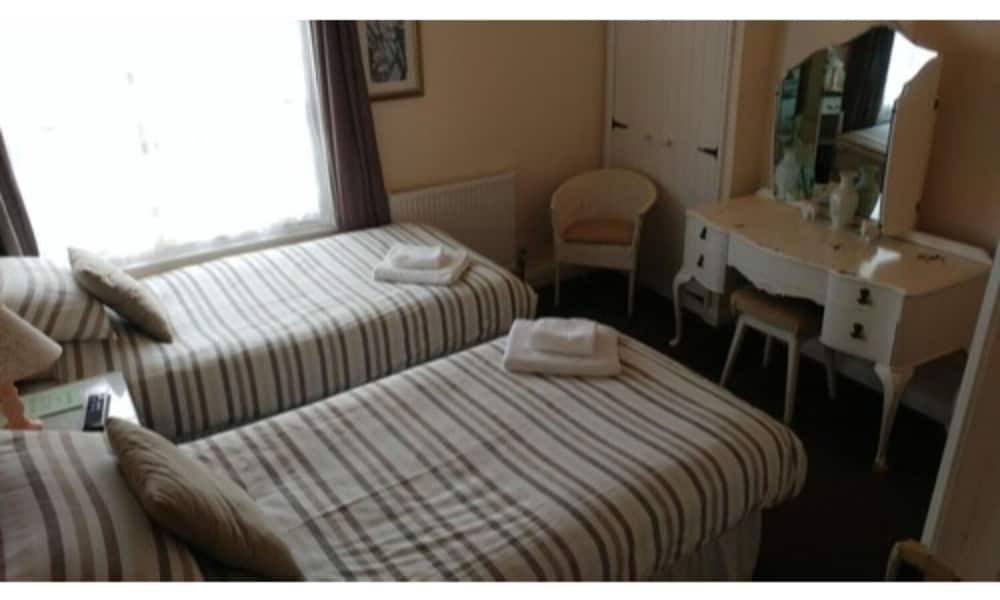 Standard Twin Room, Shared Bathroom photo 2