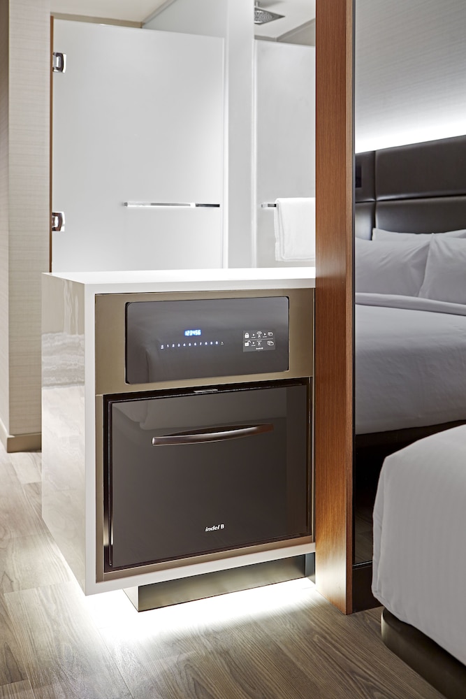 Suite, 1 Bedroom, Corner photo 2