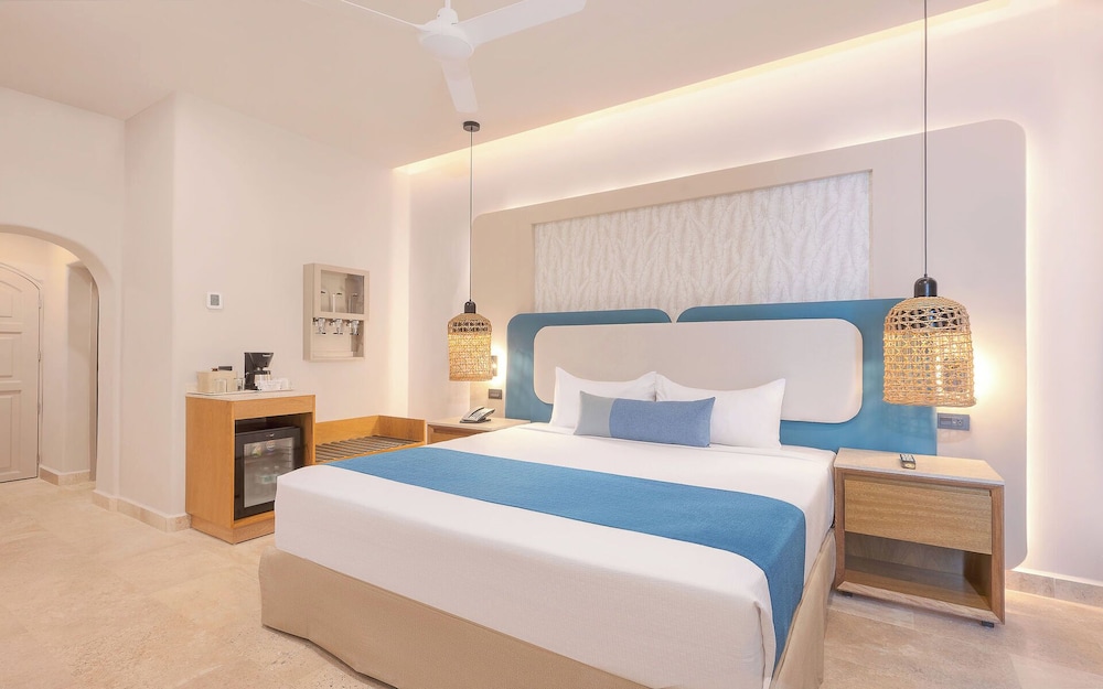 Deluxe Room - Photo 2