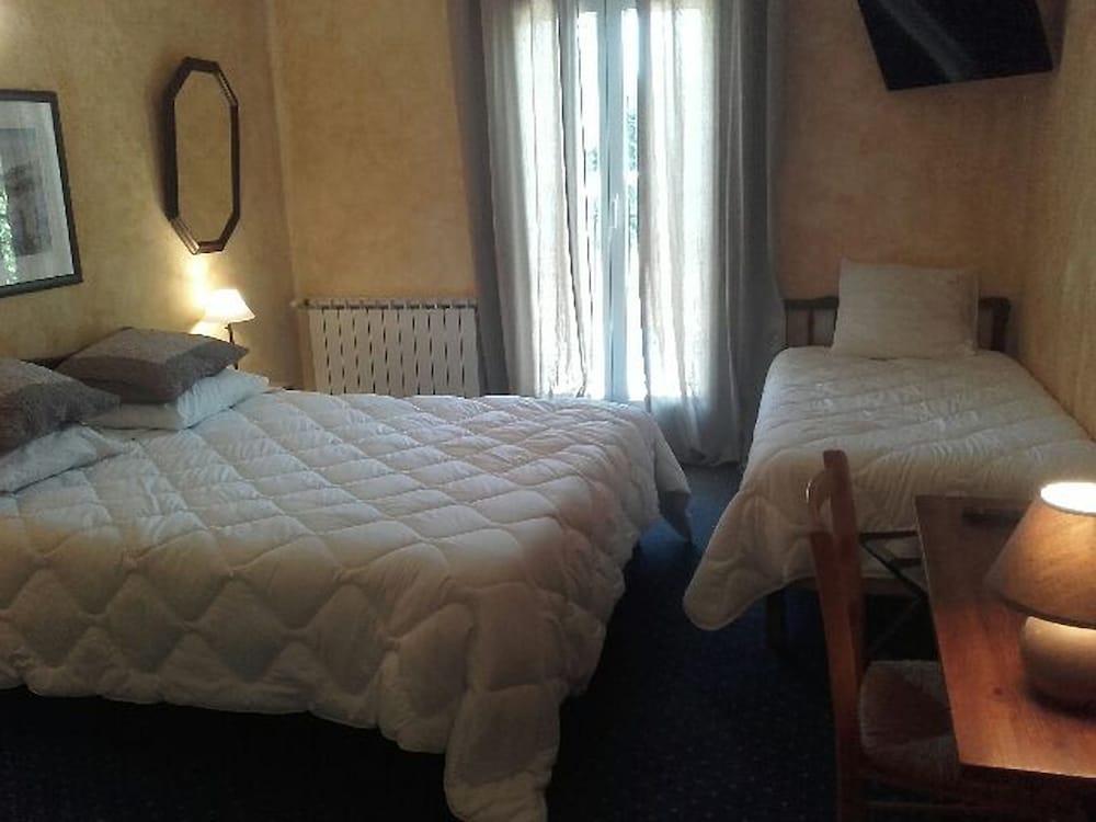 Basic Triple Room