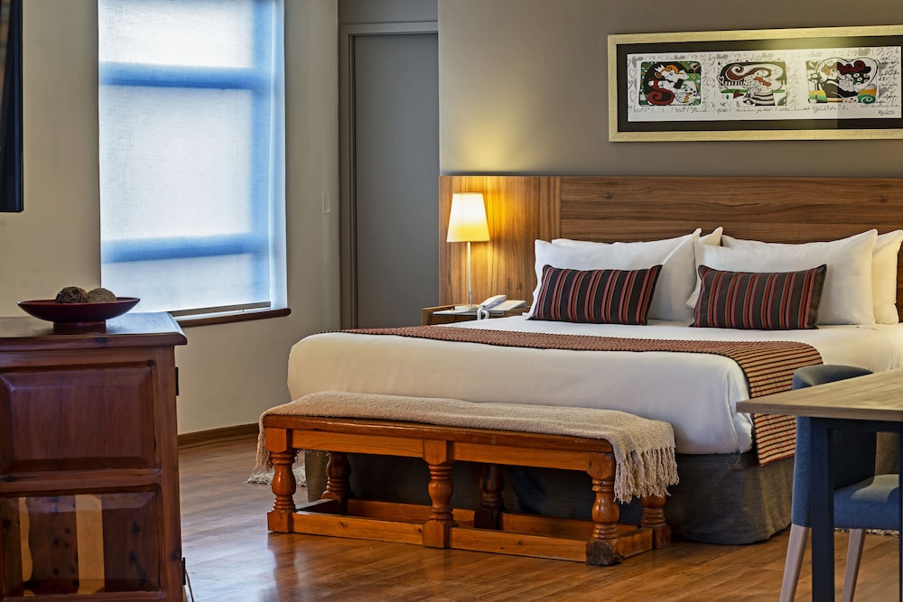 Junior Room, 1 King Bed photo 3