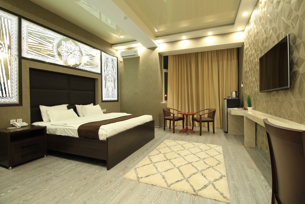 Signature Suite, 1 King Bed photo 1