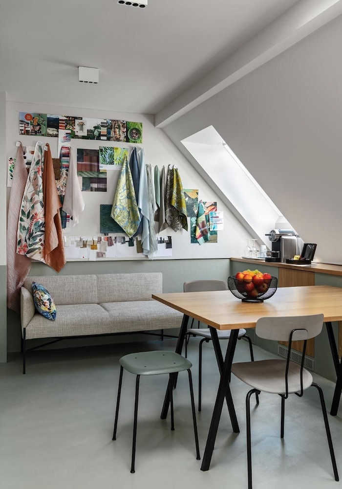 Room (Fashion Atelier) - Photo 9