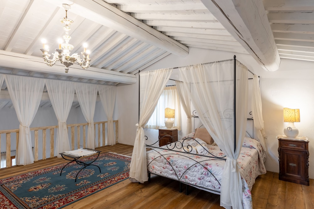 Romantic Loft, 1 King Bed with Sofa bed, Non Smoking, Hill View photo 1