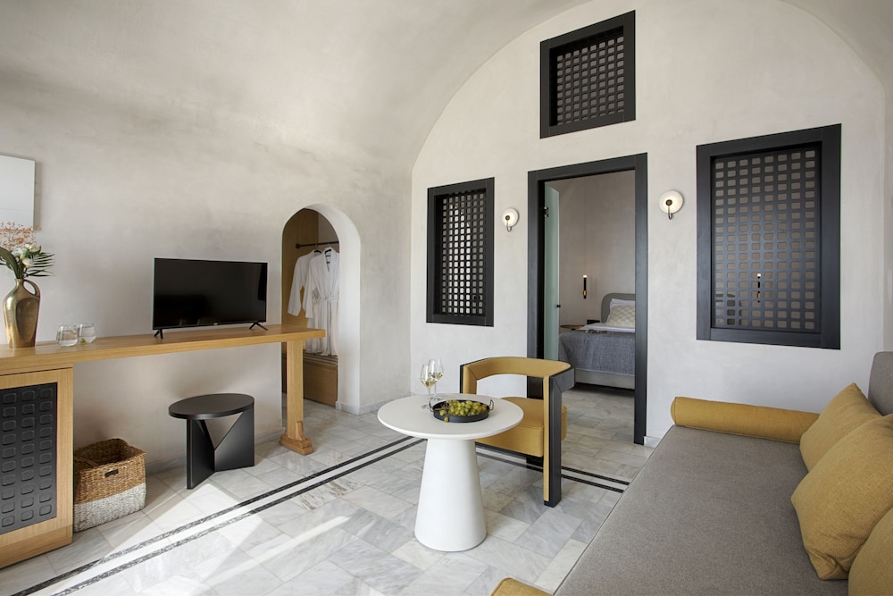 Suite, Jetted Tub, Caldera & Sea View (VIP) - Photo 6