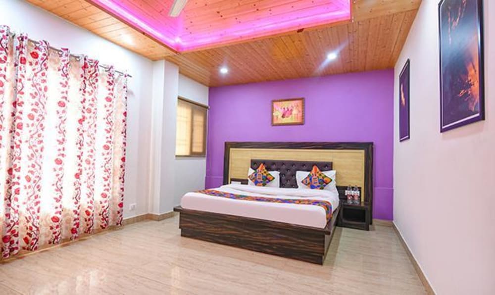 Family Room, 1 King Bed photo 3
