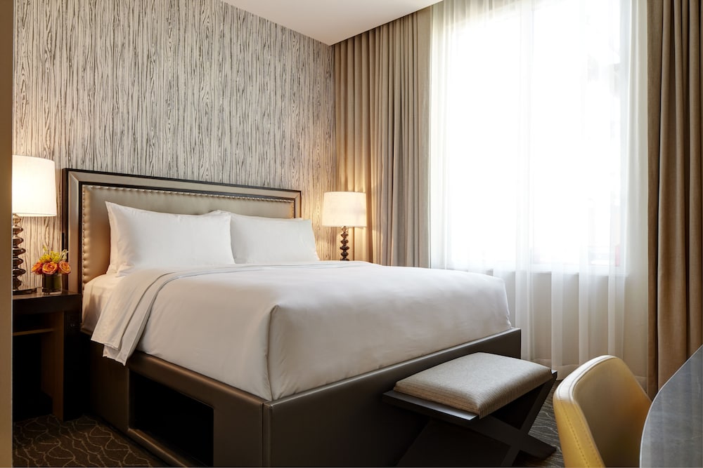 Classic Room, 1 King Bed photo 1