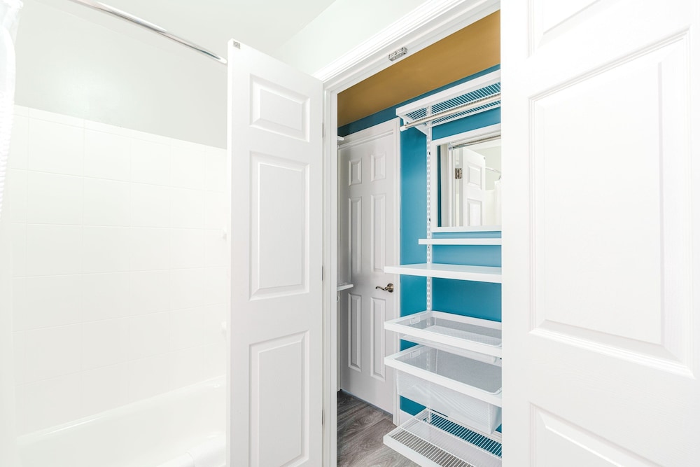 Suite, 1 Bedroom - Photo 4