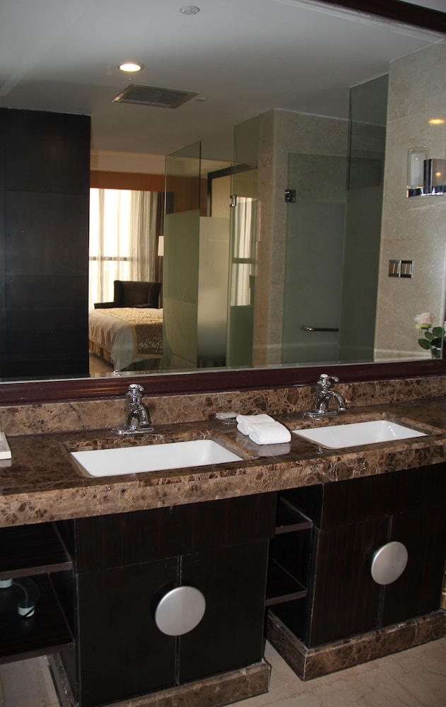 Executive Room, 1 King Bed, Non Smoking - Photo 2