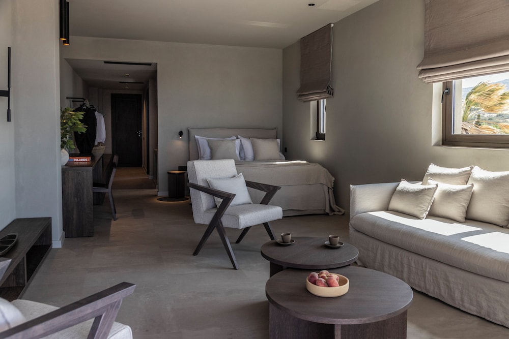 Carven 2 Bedroom Suite | Sea View