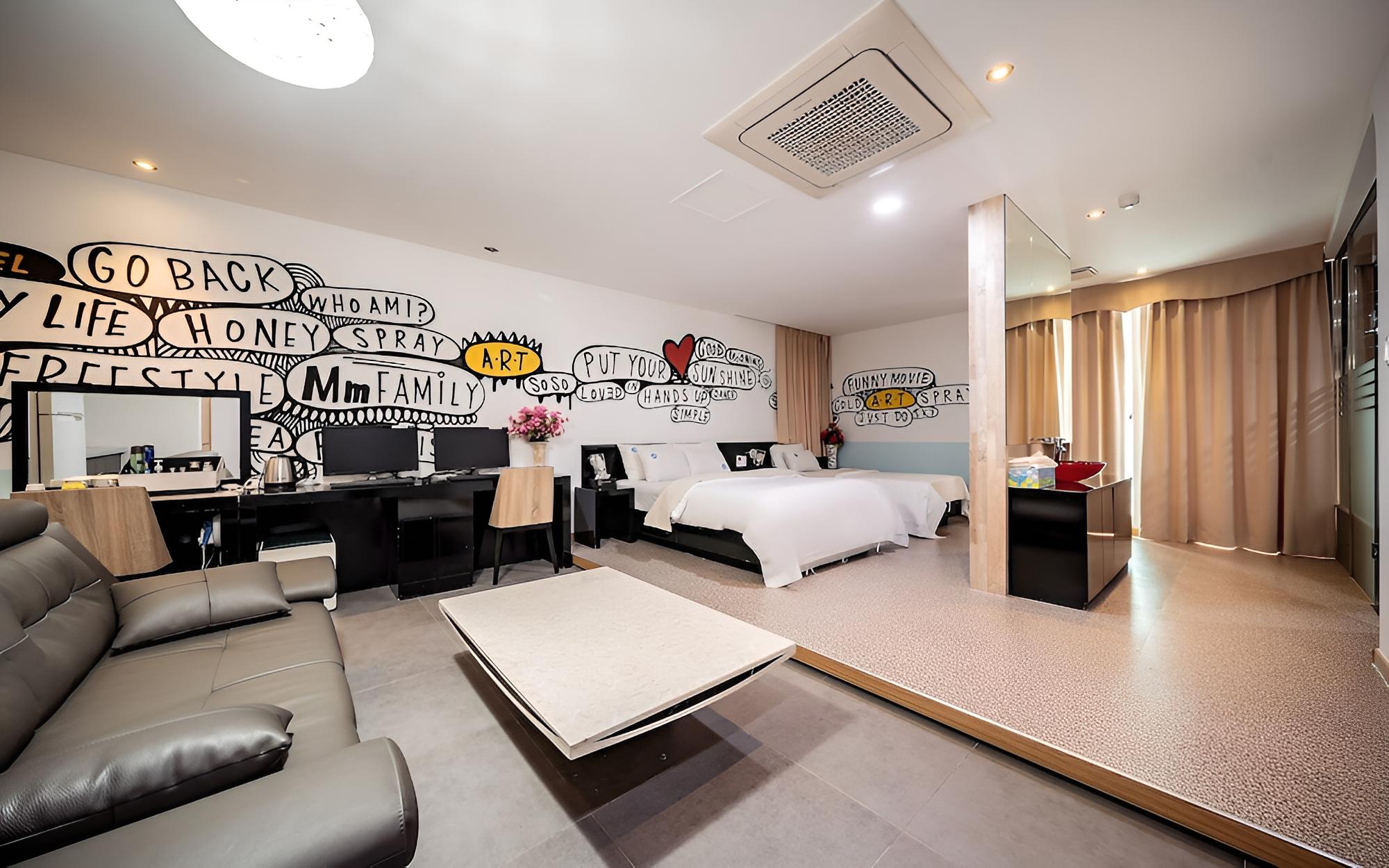 Room (Drive-in Suite Room)