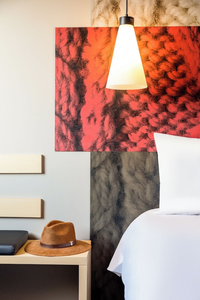 Standard Double Room, 2 Double Beds thumbnail 5