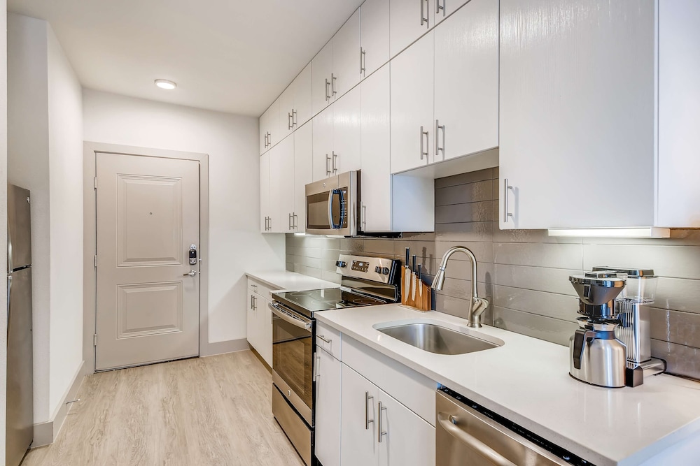 Apartment, 2 Bedrooms, Non Smoking, Kitchen thumbnail 5