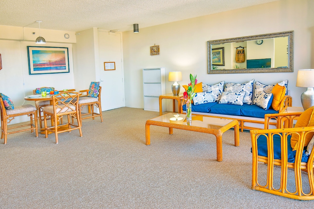 Diamond Head and Ocean views with King Bed and Parking: Apartment, 1 Bedroom, Balcony, Ocean View (0045) photo