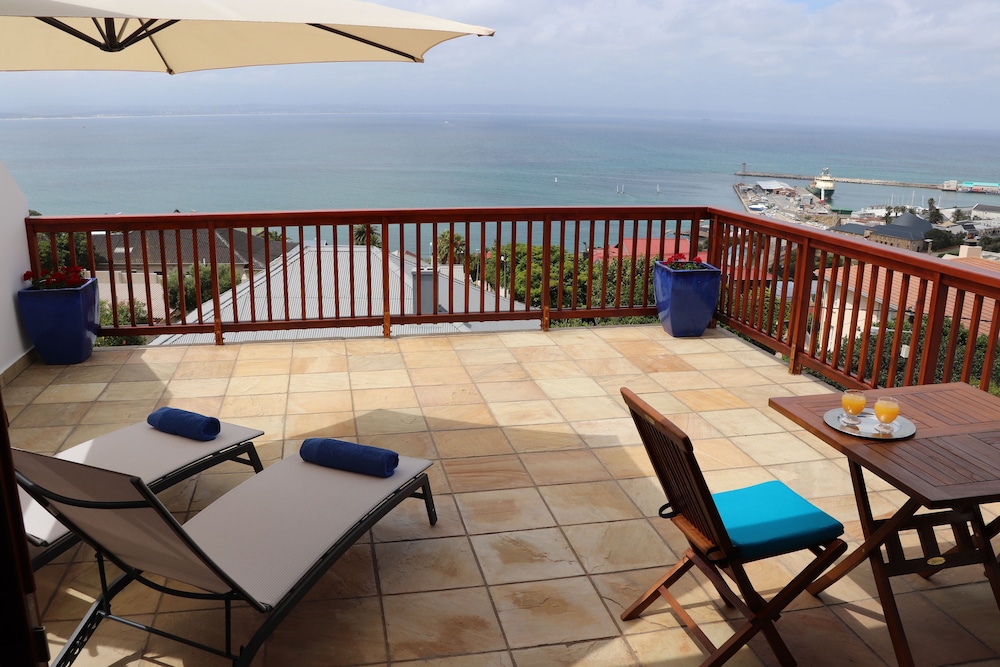 Superior Suite, Multiple Beds, Balcony, Ocean View photo 1
