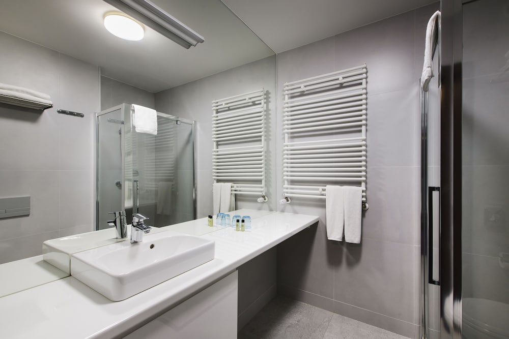 Standard Room, 1 Double Bed, Non Smoking - Photo 2