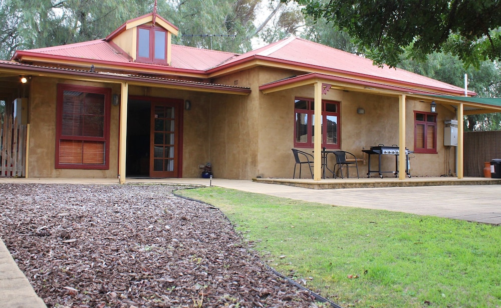 Deluxe Cottage, Multiple Beds, Accessible, Bathtub photo 2