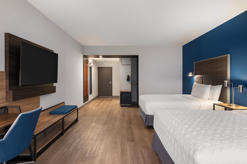 Room, 2 Queen Beds, Accessible (Mobility, Hearing, Roll-In Shower)