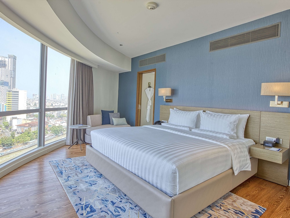 Premier Suite, 1 King Bed - Photo 1