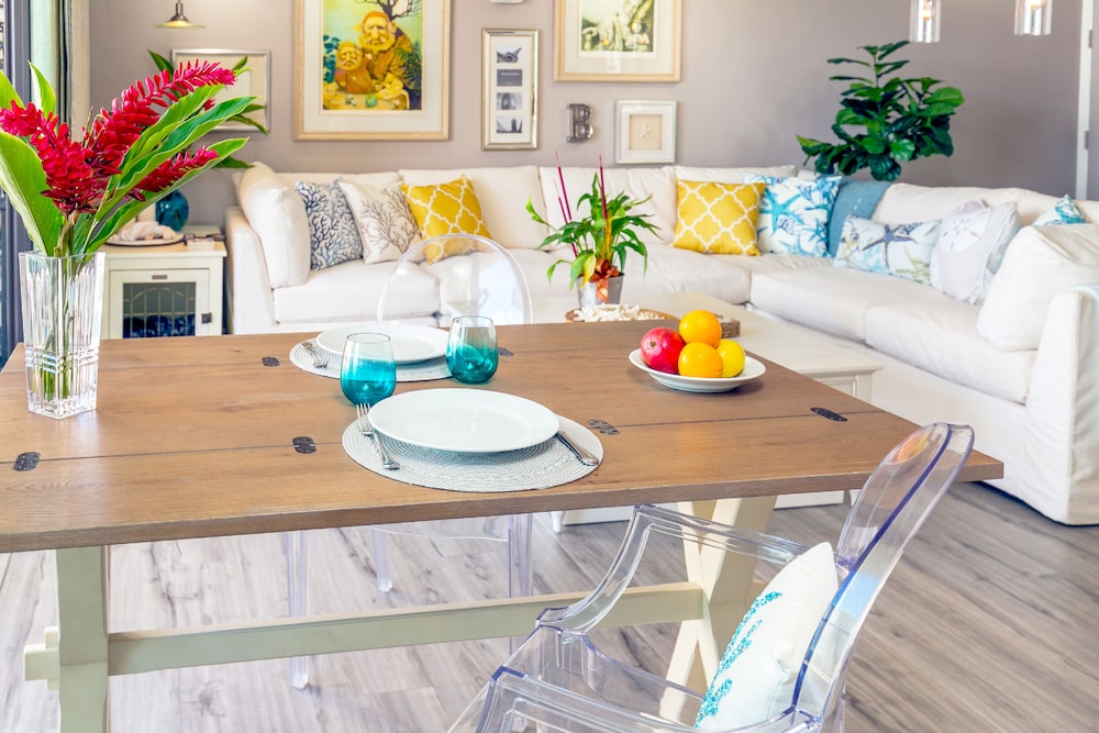Premium Remodeled Condo with Ocean View and Parking: Premium Condo, 1 King Bed, Air conditioning, Ocean View (0049) photo