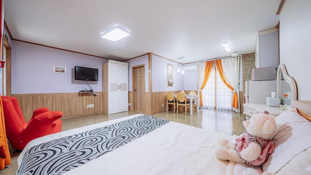 Room (Bijou) - Photo 7