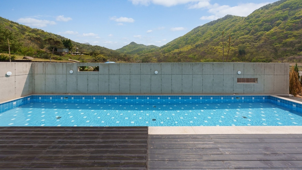 Basic Room, 1 Bedroom (AHouse(Private Jacuzzi/BBQ/Warm Pool))