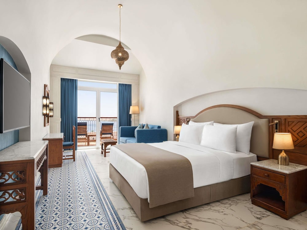 Superior Room, 1 King Bed photo 1
