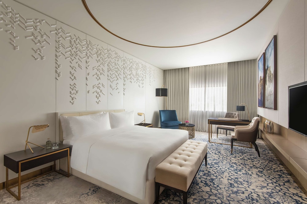 Deluxe Room, 1 King Bed - Photo 1