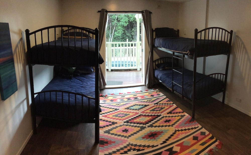 1 Bed in 6 Bed Mixed Dorm photo 2