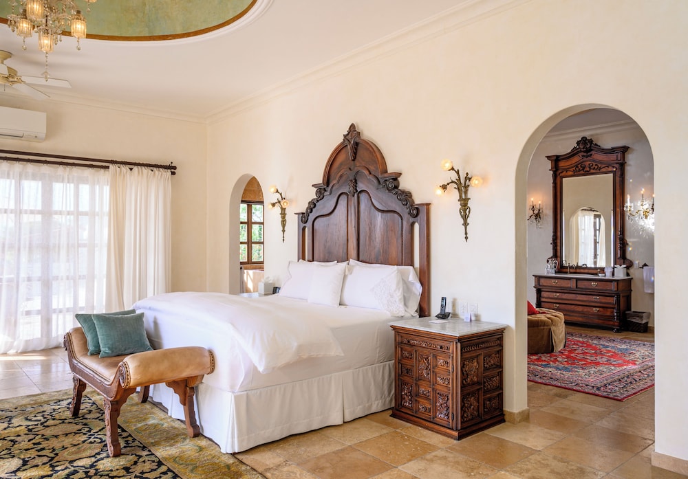 Elizabeth Taylor Suite photo 2