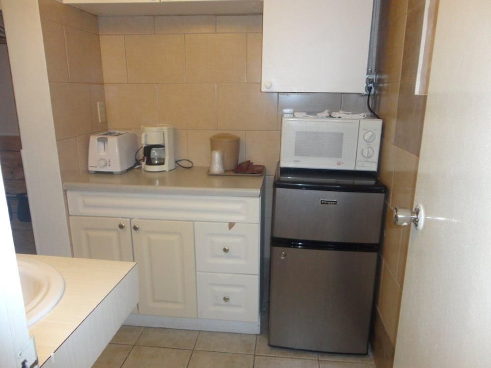 Double Room, 2 Queen Beds, Kitchenette photo 3